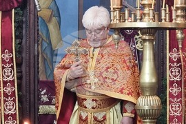 Ямбол - неделна литургия и украсяване на елха в храм "Св. Георги"