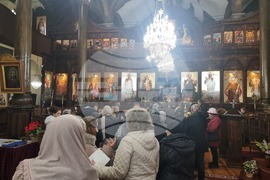 Ямбол - неделна литургия и украсяване на елха в храм "Св. Георги"