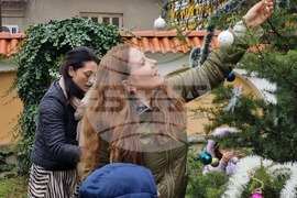 Ямбол - неделна литургия и украсяване на елха в храм "Св. Георги"