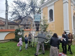 Ямбол - неделна литургия и украсяване на елха в храм "Св. Георги"