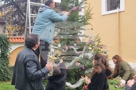 Ямбол - неделна литургия и украсяване на елха в храм "Св. Георги"