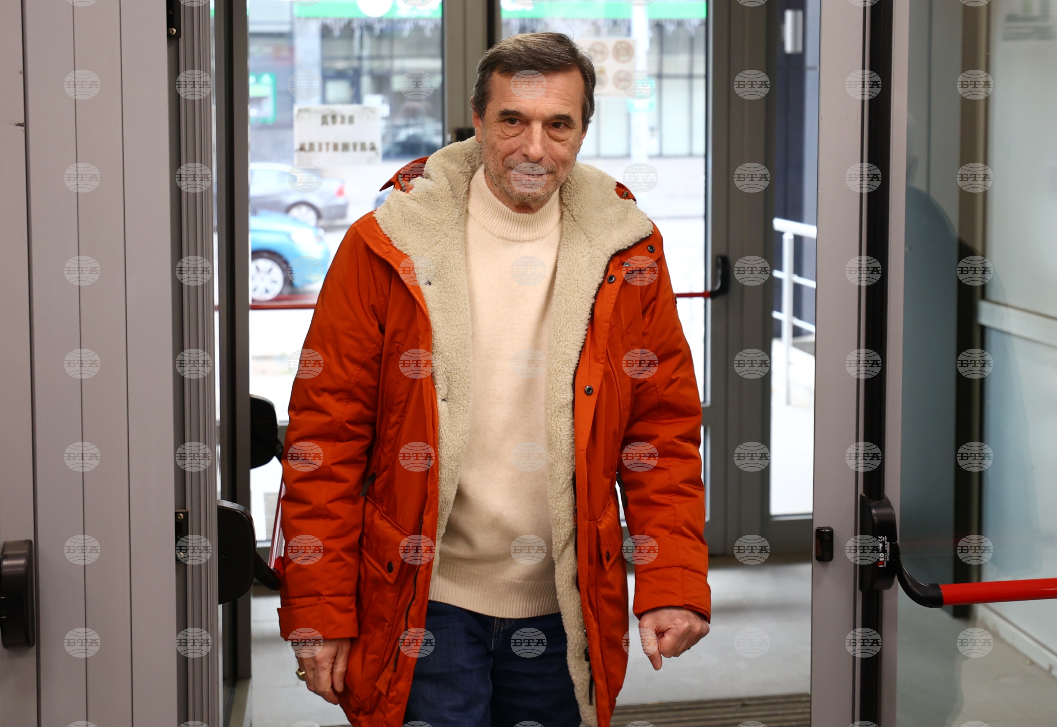 Не ми харесва, че са замразени обезщетенията за безработица, майчински, каза президентът на КТ "Подкрепа" Димитър Манолов