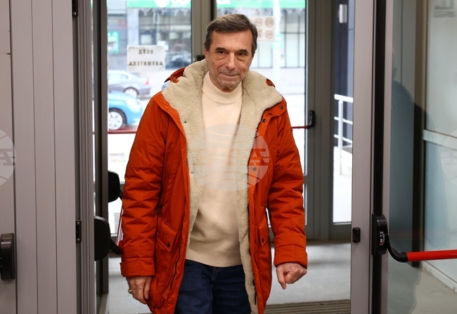 Не ми харесва, че са замразени обезщетенията за безработица, майчински, каза президентът на КТ "Подкрепа" Димитър Манолов