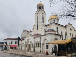 Шумен - църква „Свети Три Светители“ - неделна литургия