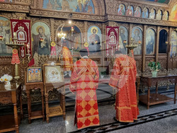 Шумен - църква „Свети Три Светители“ - неделна литургия