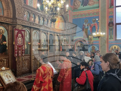 Шумен - църква „Свети Три Светители“ - неделна литургия