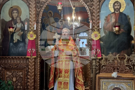 Шумен - църква „Свети Три Светители“ - неделна литургия