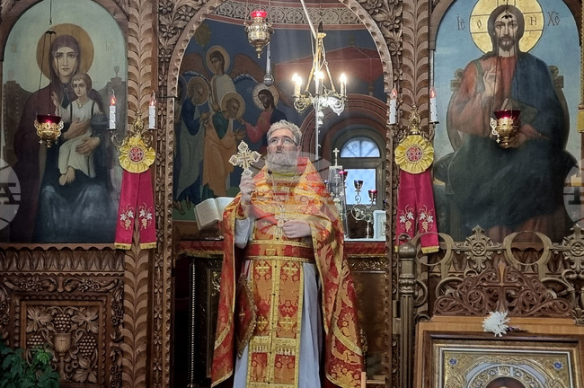 Шумен - църква „Свети Три Светители“ - неделна литургия