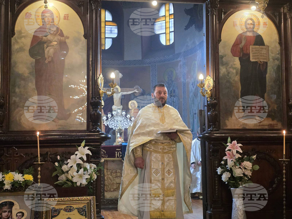 Добрич - църква "Света Троица" - литургия