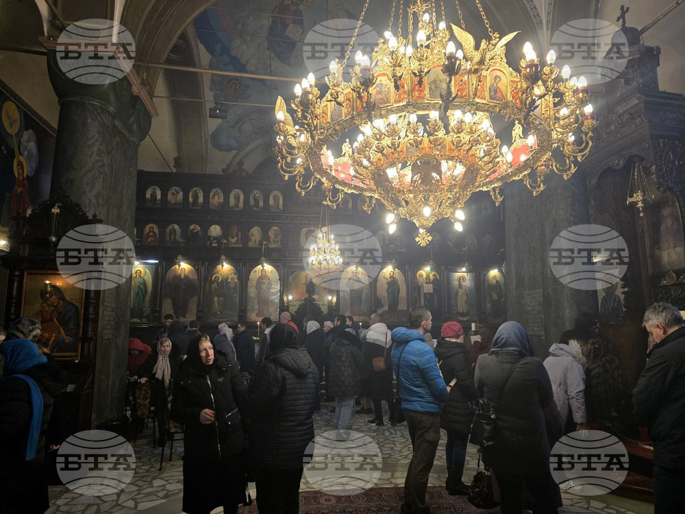 Добрич - църква "Света Троица" - литургия