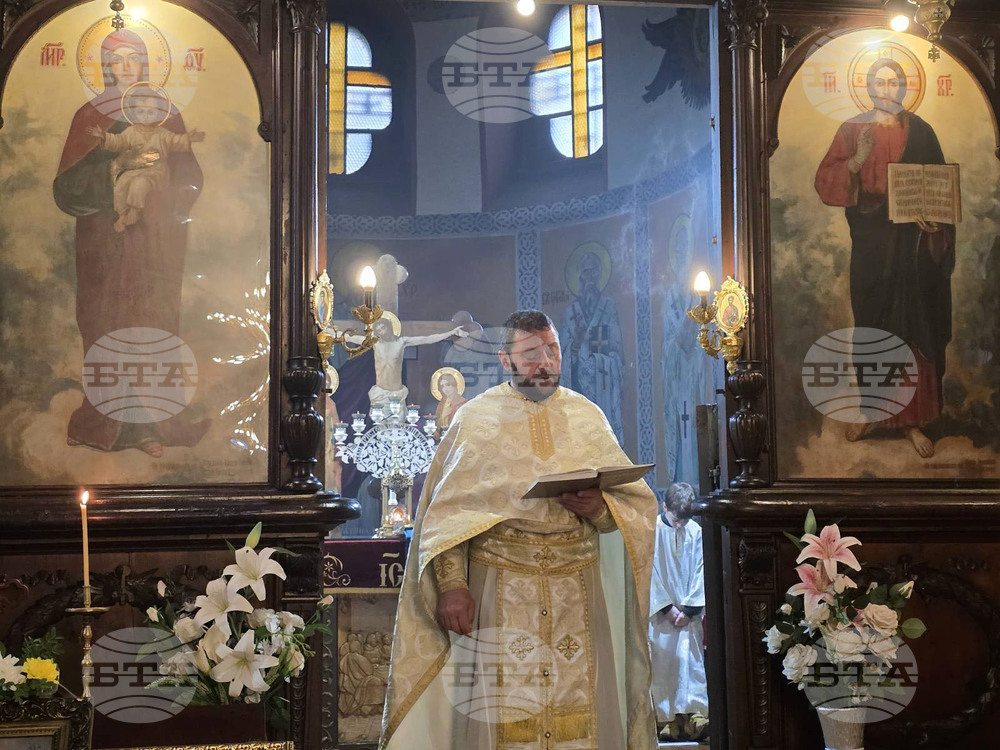 Добрич - църква "Света Троица" - литургия