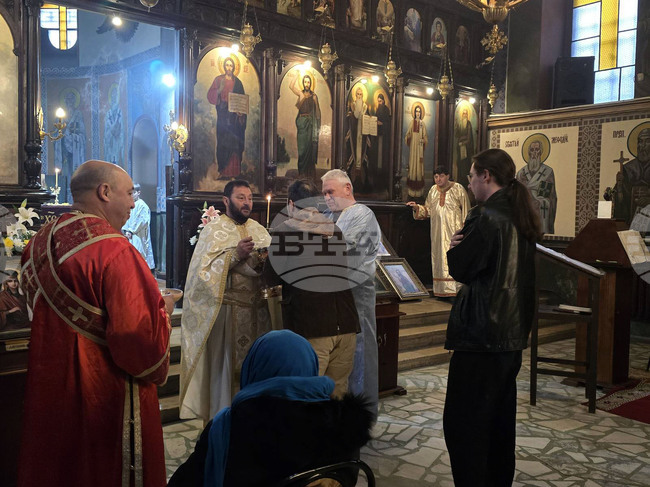 Добрич - църква "Света Троица" - литургия