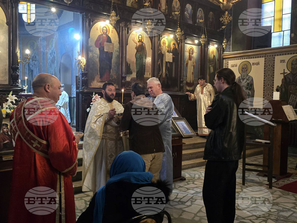 Добрич - църква "Света Троица" - литургия