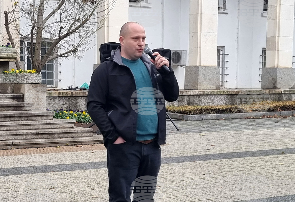 Плевен - граждани - протест с искане за оставка на правителството