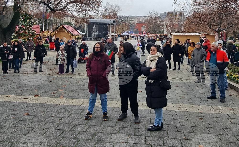 Плевен - граждани - протест с искане за оставка на правителството