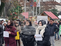 Плевен - граждани - протест с искане за оставка на правителството