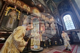 Стара Загора -храм „Св. Николай Мирликийски Чудотворец“ - литургия