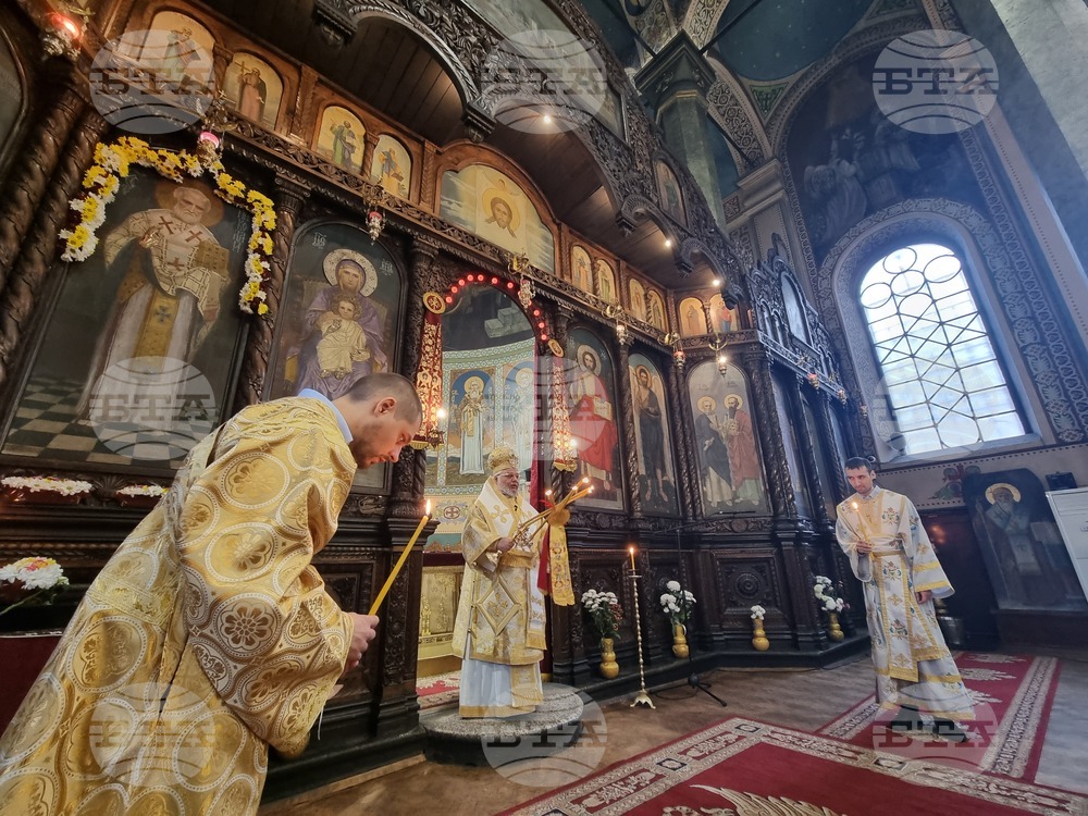 Стара Загора -храм „Св. Николай Мирликийски Чудотворец“ - литургия