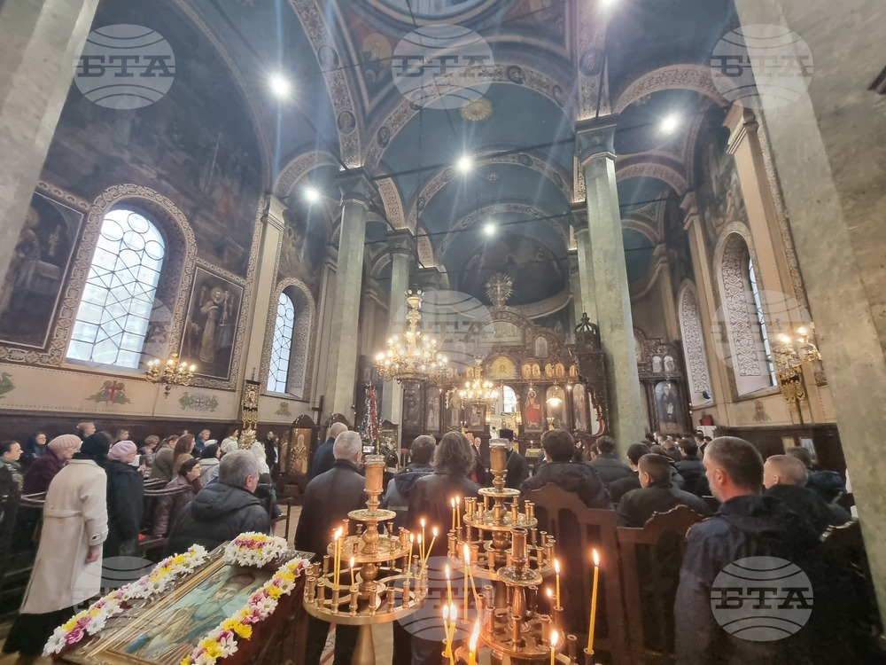 Стара Загора -храм „Св. Николай Мирликийски Чудотворец“ - литургия