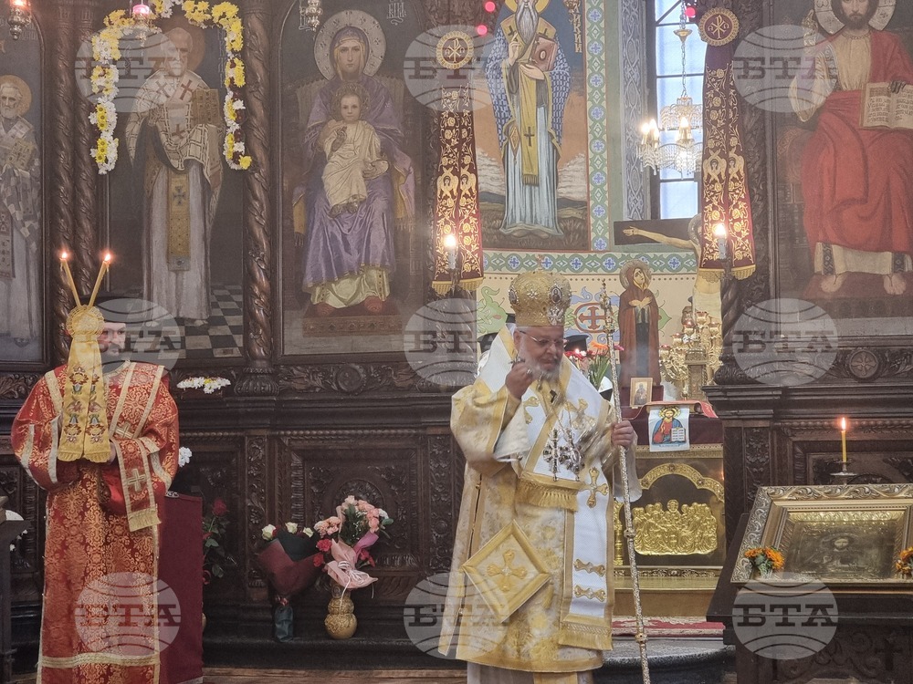 Стара Загора -храм „Св. Николай Мирликийски Чудотворец“ - литургия