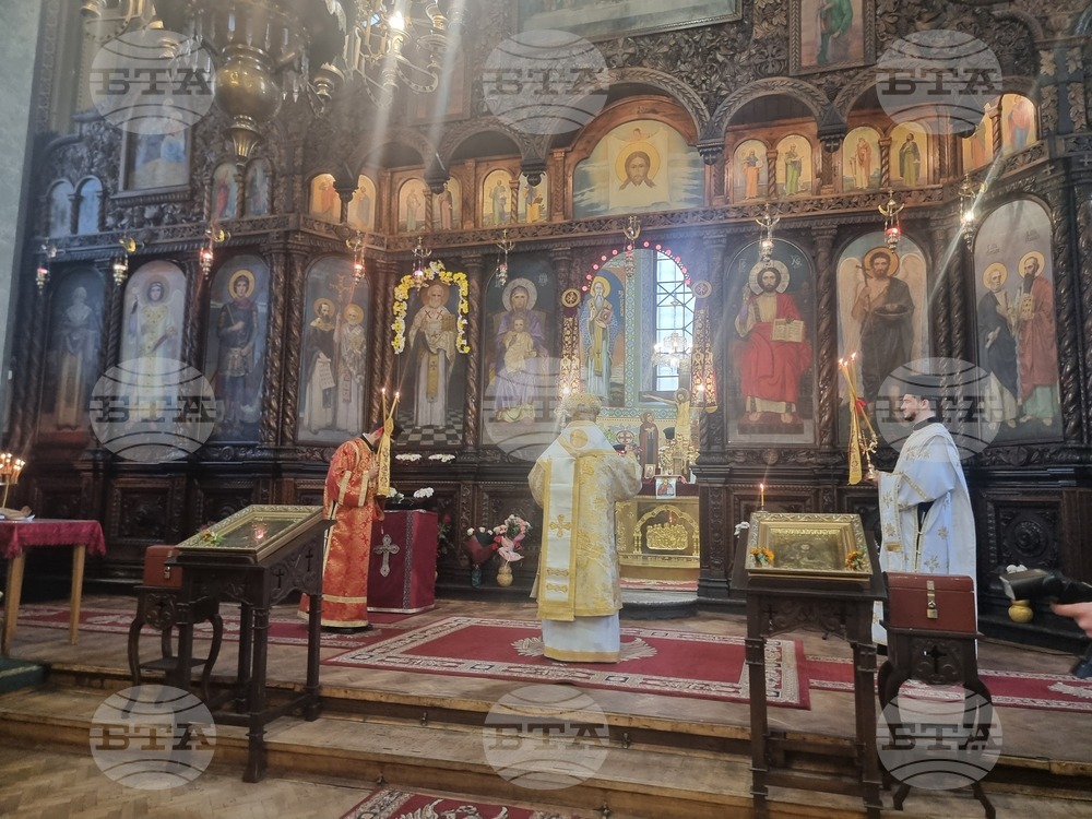 Стара Загора -храм „Св. Николай Мирликийски Чудотворец“ - литургия