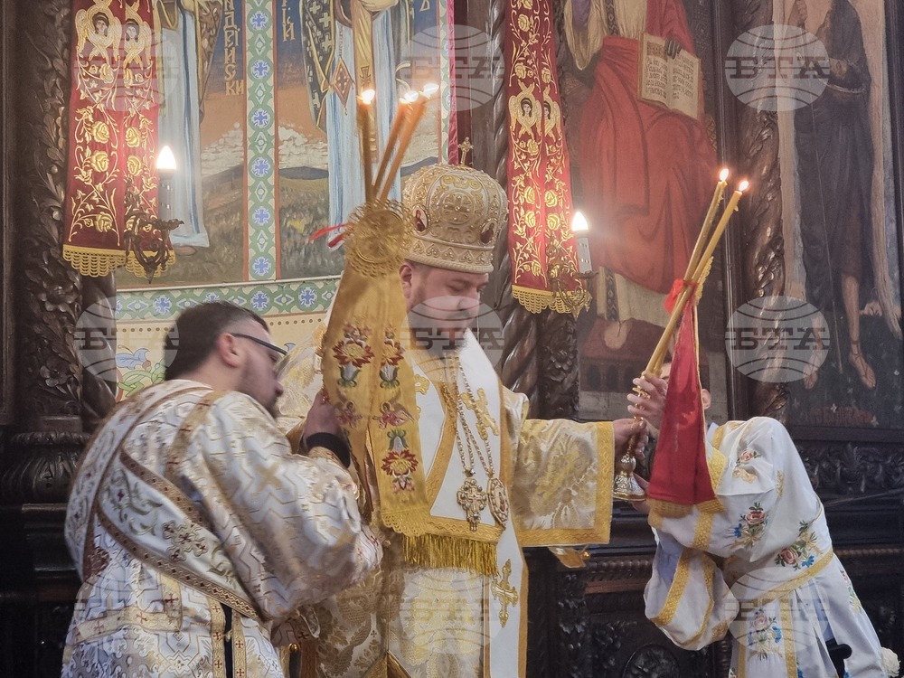 Стара Загора -храм „Св. Николай Мирликийски Чудотворец“ - литургия