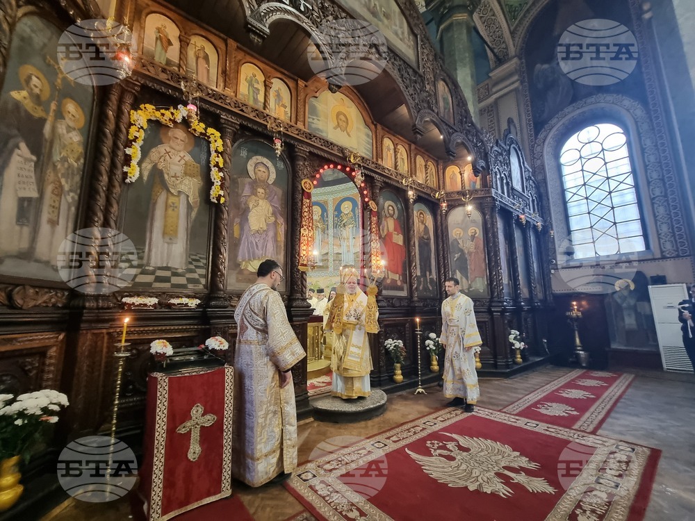 Стара Загора -храм „Св. Николай Мирликийски Чудотворец“ - литургия