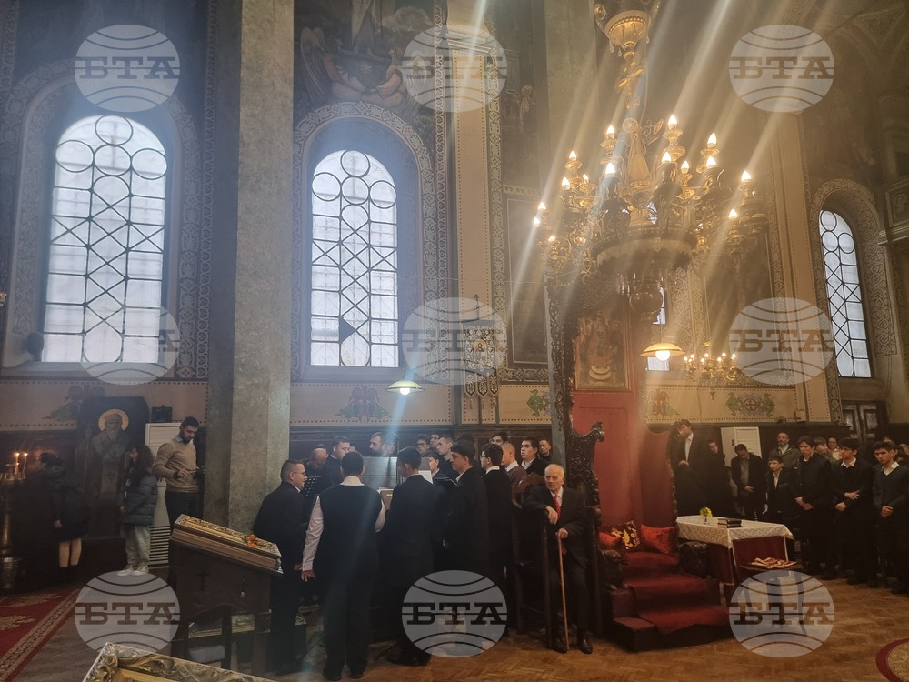 Стара Загора -храм „Св. Николай Мирликийски Чудотворец“ - литургия