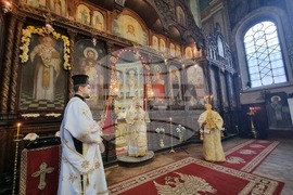 Стара Загора -храм „Св. Николай Мирликийски Чудотворец“ - литургия