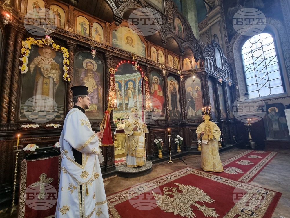 Стара Загора -храм „Св. Николай Мирликийски Чудотворец“ - литургия