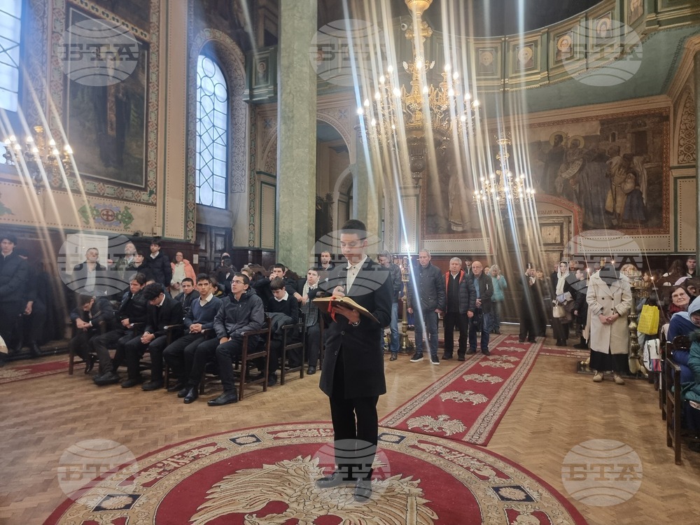 Стара Загора -храм „Св. Николай Мирликийски Чудотворец“ - литургия