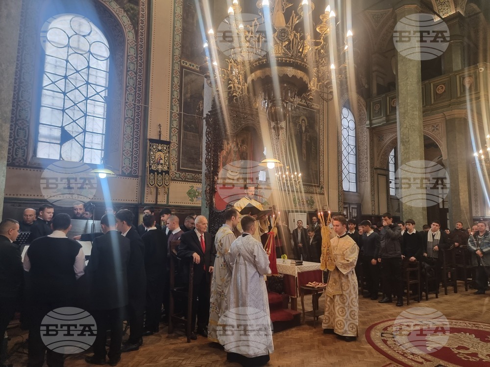 Стара Загора -храм „Св. Николай Мирликийски Чудотворец“ - литургия