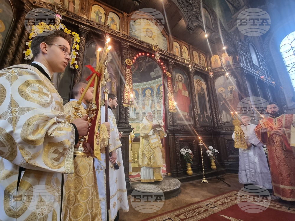 Стара Загора -храм „Св. Николай Мирликийски Чудотворец“ - литургия