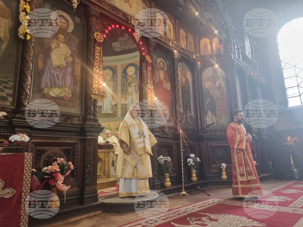 Стара Загора -храм „Св. Николай Мирликийски Чудотворец“ - литургия