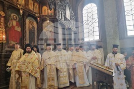 Стара Загора -храм „Св. Николай Мирликийски Чудотворец“ - литургия