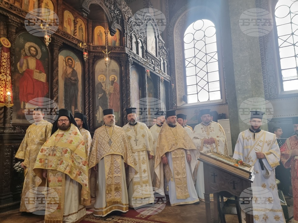 Стара Загора -храм „Св. Николай Мирликийски Чудотворец“ - литургия