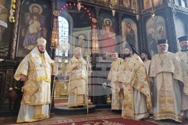 Стара Загора -храм „Св. Николай Мирликийски Чудотворец“ - литургия