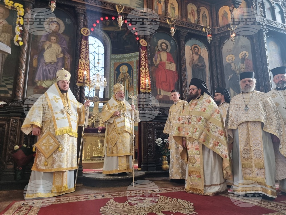 Стара Загора -храм „Св. Николай Мирликийски Чудотворец“ - литургия