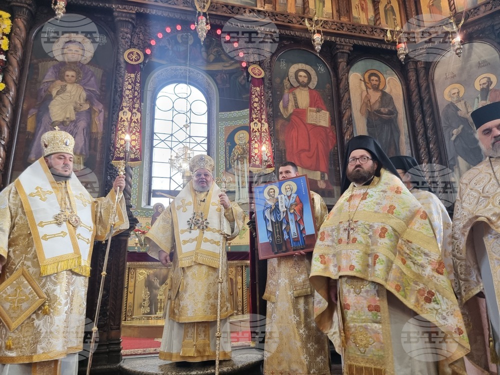 Стара Загора -храм „Св. Николай Мирликийски Чудотворец“ - литургия