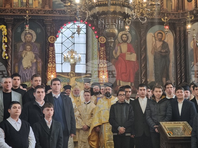 Да кроим душите си по-широко, според любовта Божия, припомниха духовниците в неделните си проповеди