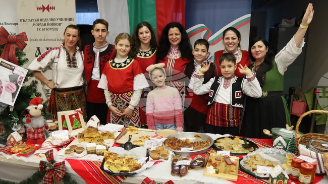 Благотворителен базар в Букурещ събра света под един покрив; България привлече посетителите с розово масло и домашно приготвени печива