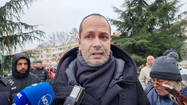 Всеки има право да протестира, но призивите към насилие и саморазправа не водят до нищо добро, заяви кметът на Враца Калин Каменов