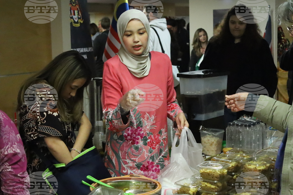 Румъния - Букурещ - Коледен дипломатически благотворителен базар