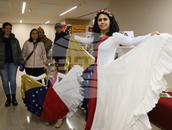 Румъния - Букурещ - Коледен дипломатически благотворителен базар