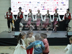 Румъния - Букурещ - Коледен дипломатически благотворителен базар