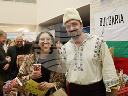 Румъния - Букурещ - Коледен дипломатически благотворителен базар