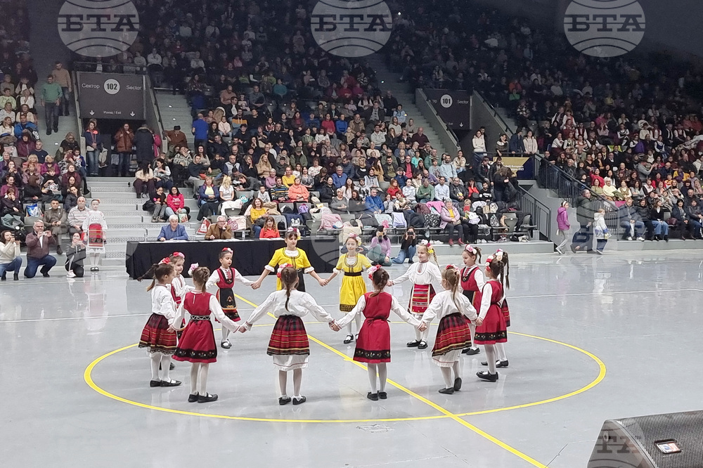 Русе - „Коледно надиграване“ - танцьори