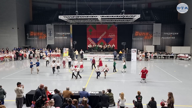 "Коледно надиграване" събра около 800 танцьори в Русе