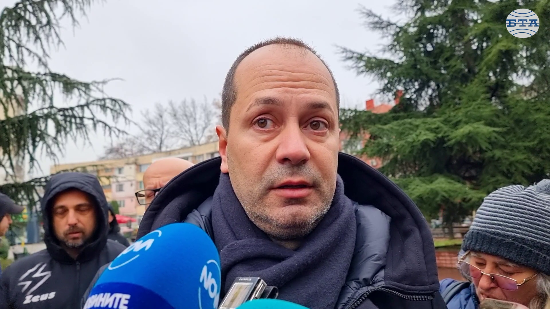 Всеки има право да протестира, но призивите към насилие и саморазправа не водят до нищо добро, заяви кметът на Враца Калин Каменов