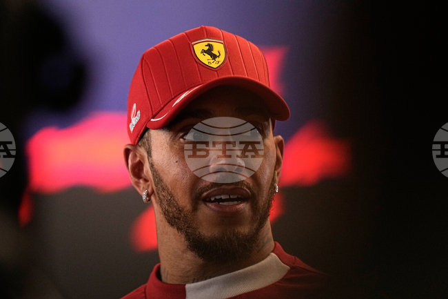 Люис Хамилтън: "Все още не мисля за следващия сезон"